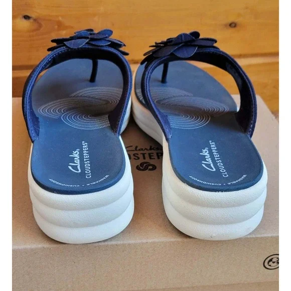 Clarks Cloudsteppers Sandals - Picture 7 of 11